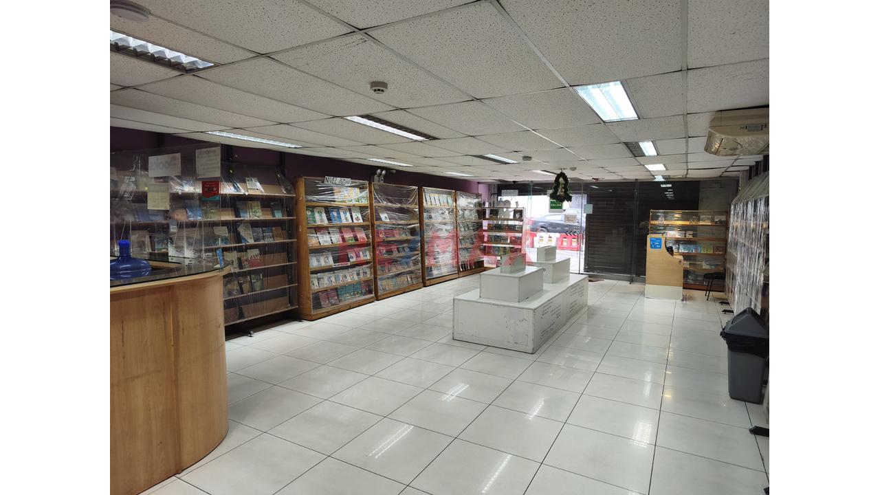 Oportunidad!!! Ten Tu Negocio En El Lugar Mas Concurrido Del Centro De Lima, En Plena Garcilazo De La Vega, Vista A La Calle Y Con Espacio Para Almacen!!! — foto 12