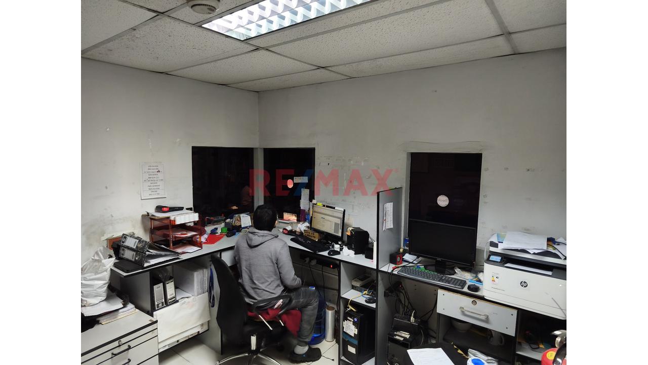 Oportunidad!!! Ten Tu Negocio En El Lugar Mas Concurrido Del Centro De Lima, En Plena Garcilazo De La Vega, Vista A La Calle Y Con Espacio Para Almacen!!! — foto 10
