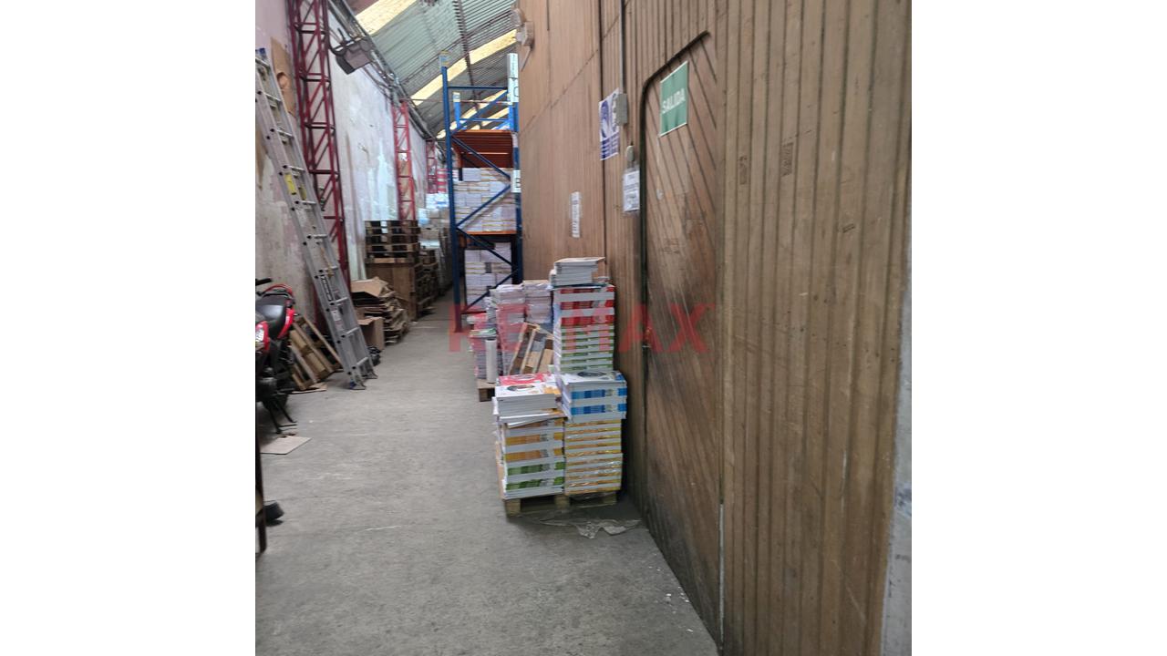Oportunidad!!! Ten Tu Negocio En El Lugar Mas Concurrido Del Centro De Lima, En Plena Garcilazo De La Vega, Vista A La Calle Y Con Espacio Para Almacen!!! — foto 8