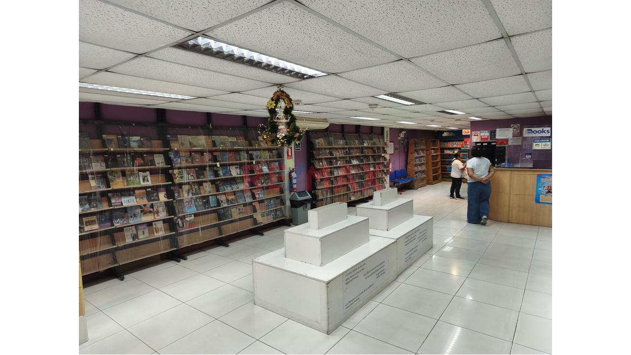 Oportunidad!!! Ten Tu Negocio En El Lugar Mas Concurrido Del Centro De Lima, En Plena Garcilazo De La Vega, Vista A La Calle Y Con Espacio Para Almacen!!! — foto 13