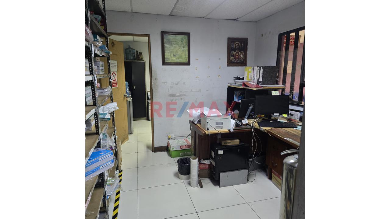 Oportunidad!!! Ten Tu Negocio En El Lugar Mas Concurrido Del Centro De Lima, En Plena Garcilazo De La Vega, Vista A La Calle Y Con Espacio Para Almacen!!! — foto 9