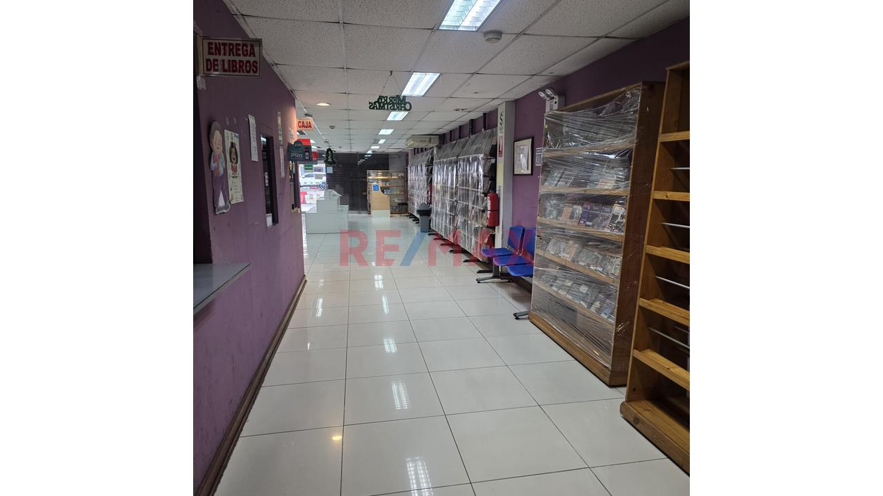 Oportunidad!!! Ten Tu Negocio En El Lugar Mas Concurrido Del Centro De Lima, En Plena Garcilazo De La Vega, Vista A La Calle Y Con Espacio Para Almacen!!! — foto 14