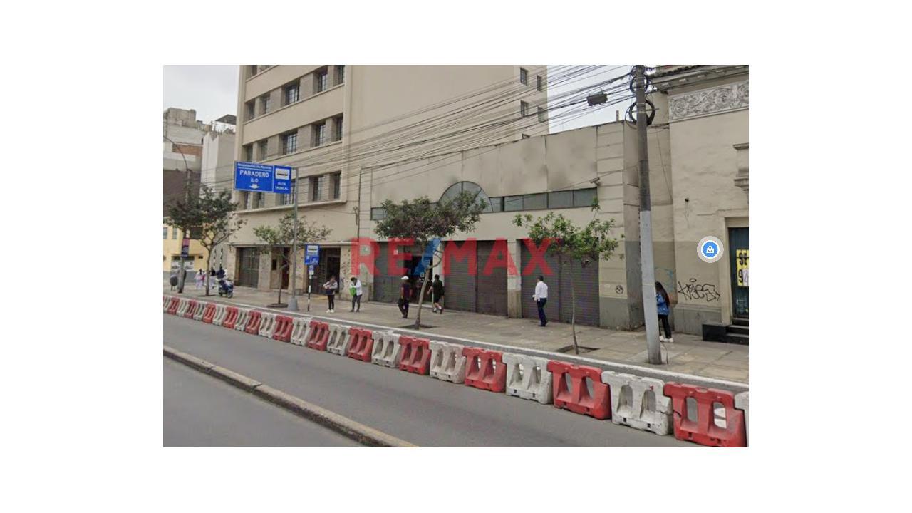 Oportunidad!!! Ten Tu Negocio En El Lugar Mas Concurrido Del Centro De Lima, En Plena Garcilazo De La Vega, Vista A La Calle Y Con Espacio Para Almacen!!!