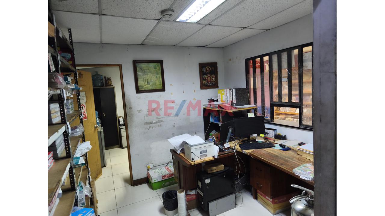 Oportunidad!!! Ten Tu Negocio En El Lugar Mas Concurrido Del Centro De Lima, En Plena Garcilazo De La Vega, Vista A La Calle Y Con Espacio Para Almacen!!! — foto 11