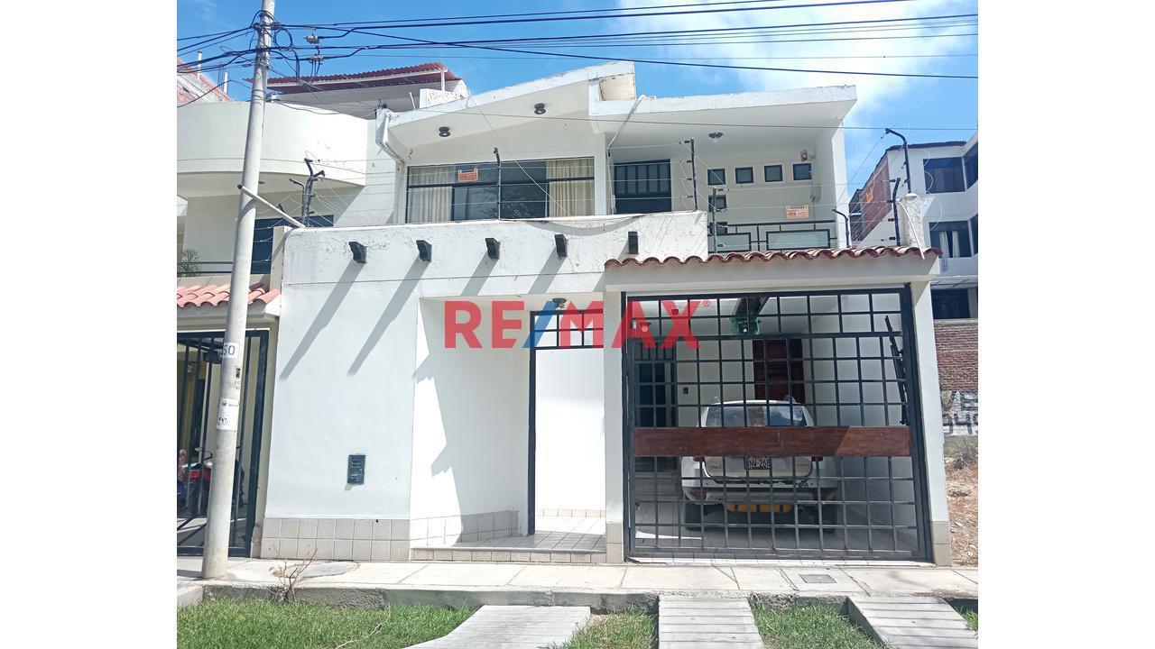 Casa En Venta En Santa Maria Del Pinar Frente A Parque Y Acabados