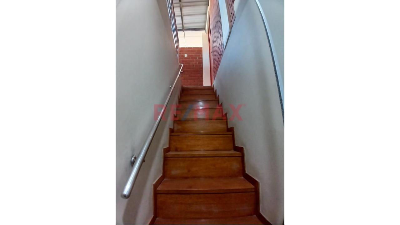 Hermosa Casa En Alquiler De 2 Pisos Mas Azotea En Urb Sta Margarita — foto 9
