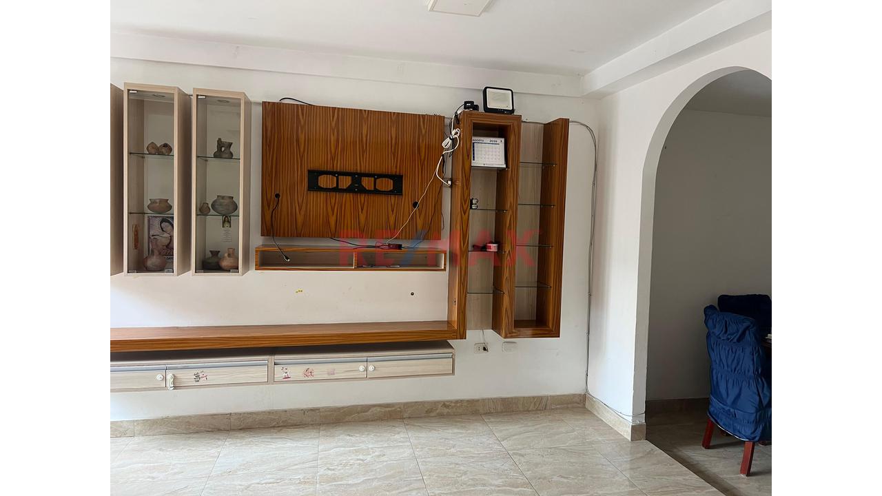 Hermosa Casa En Alquiler De 2 Pisos Mas Azotea En Urb Sta Margarita — foto 2