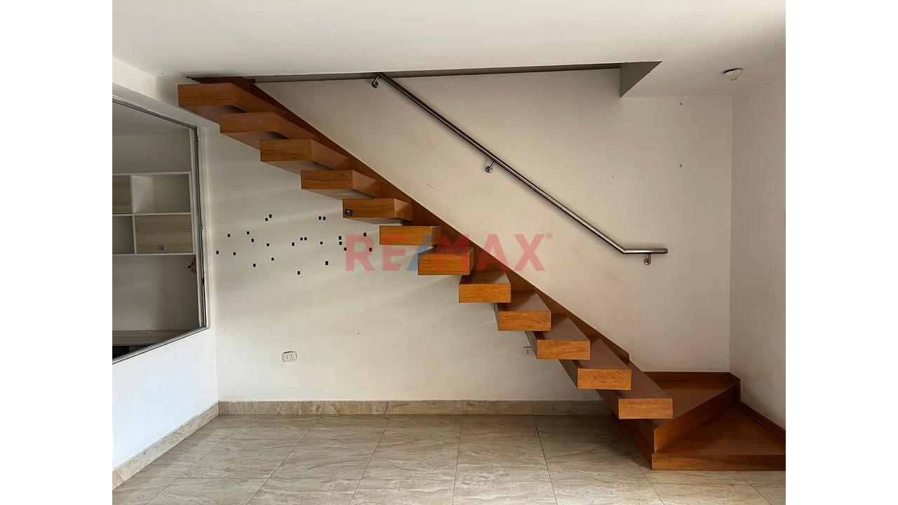 Hermosa Casa En Alquiler De 2 Pisos Mas Azotea En Urb Sta Margarita — foto 5