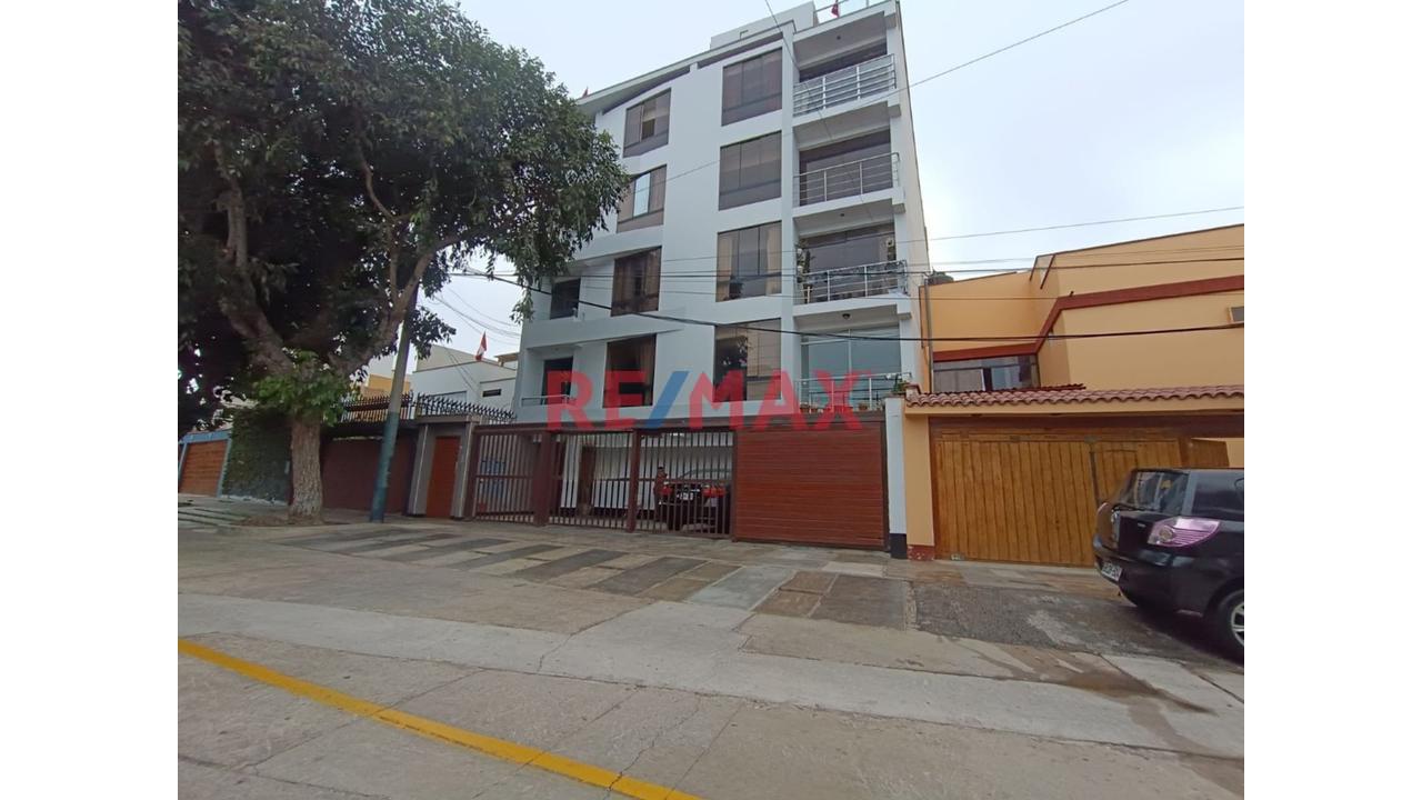 Venta De Exclusivo Departamento Frente Al Parque De La Pera Con Vista Al Mar