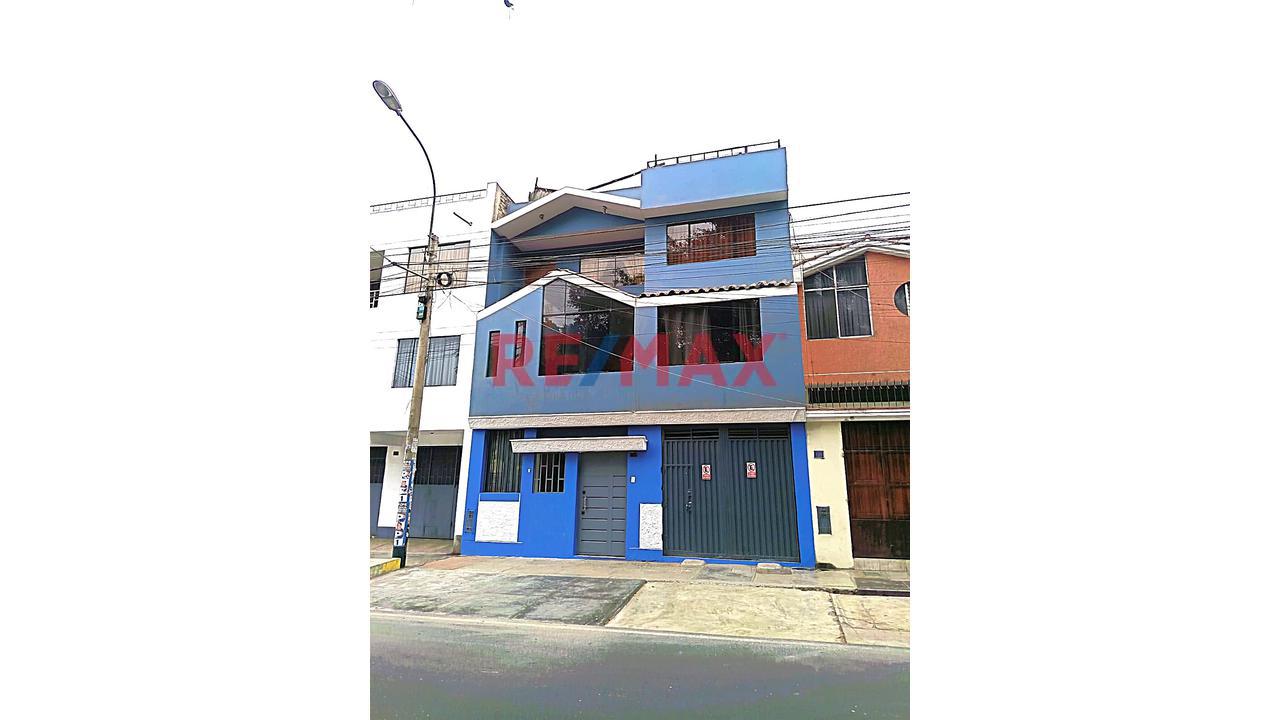 Venta De Amplia Casa En Los Ficus Santa Anita