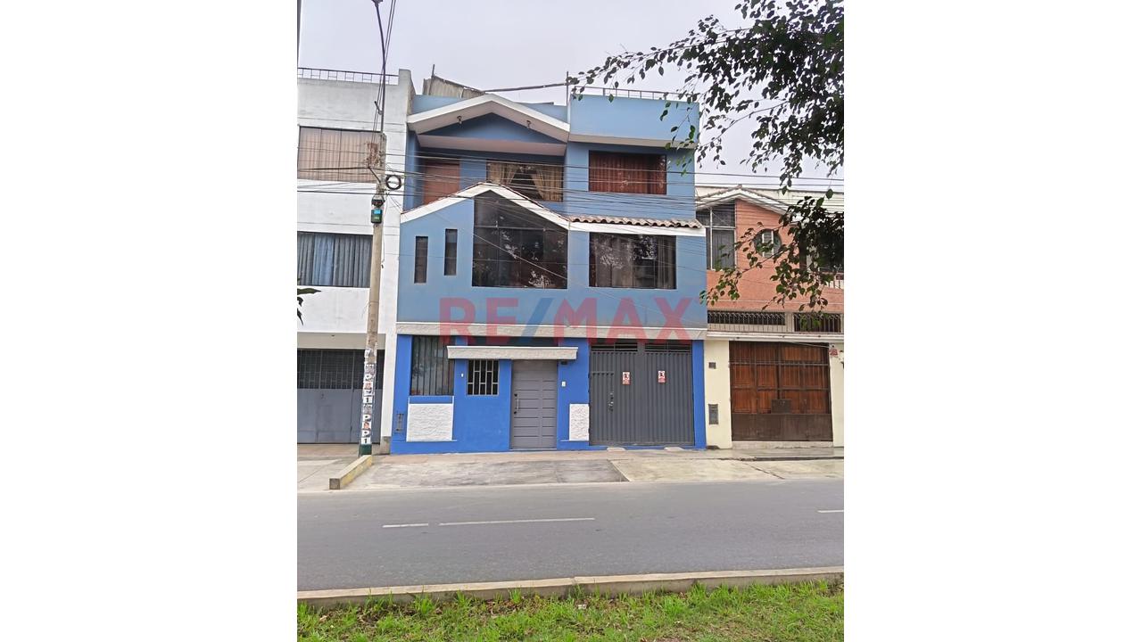 Venta De Amplia Casa En Los Ficus Santa Anita - 17