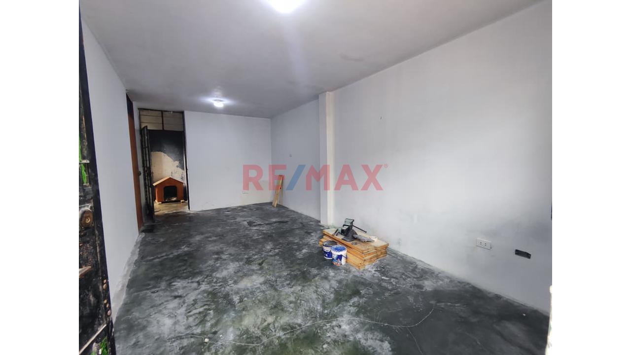 Venta De Casa Como Terreno En Ate - 11