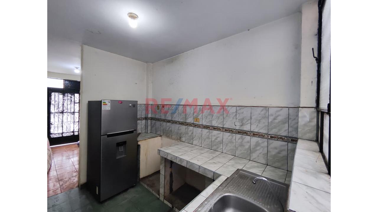 Venta De Casa Como Terreno En Ate - 7