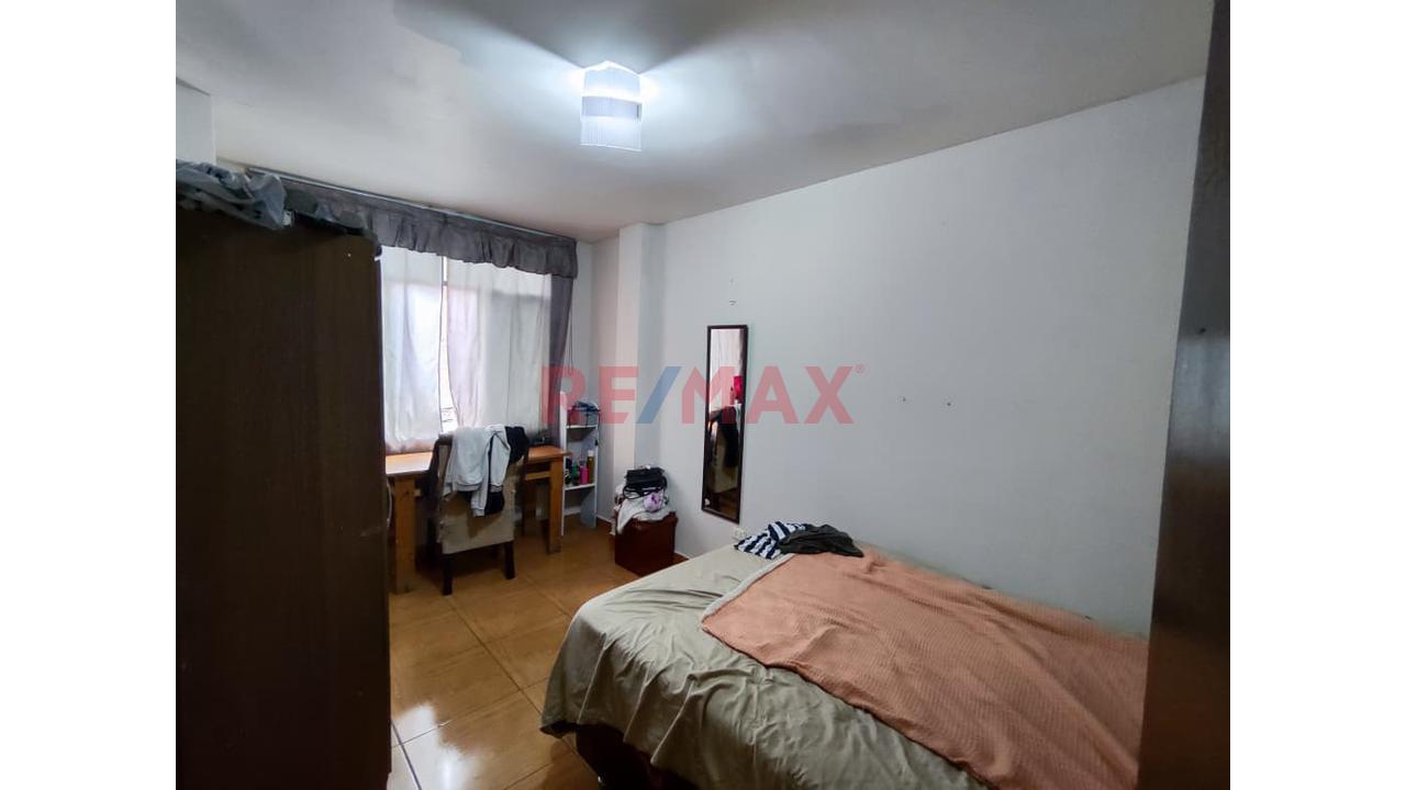 Venta De Casa Como Terreno En Ate - 19