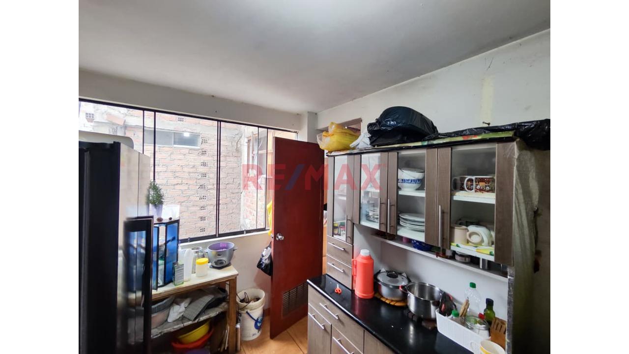 Venta De Casa Como Terreno En Ate - 16