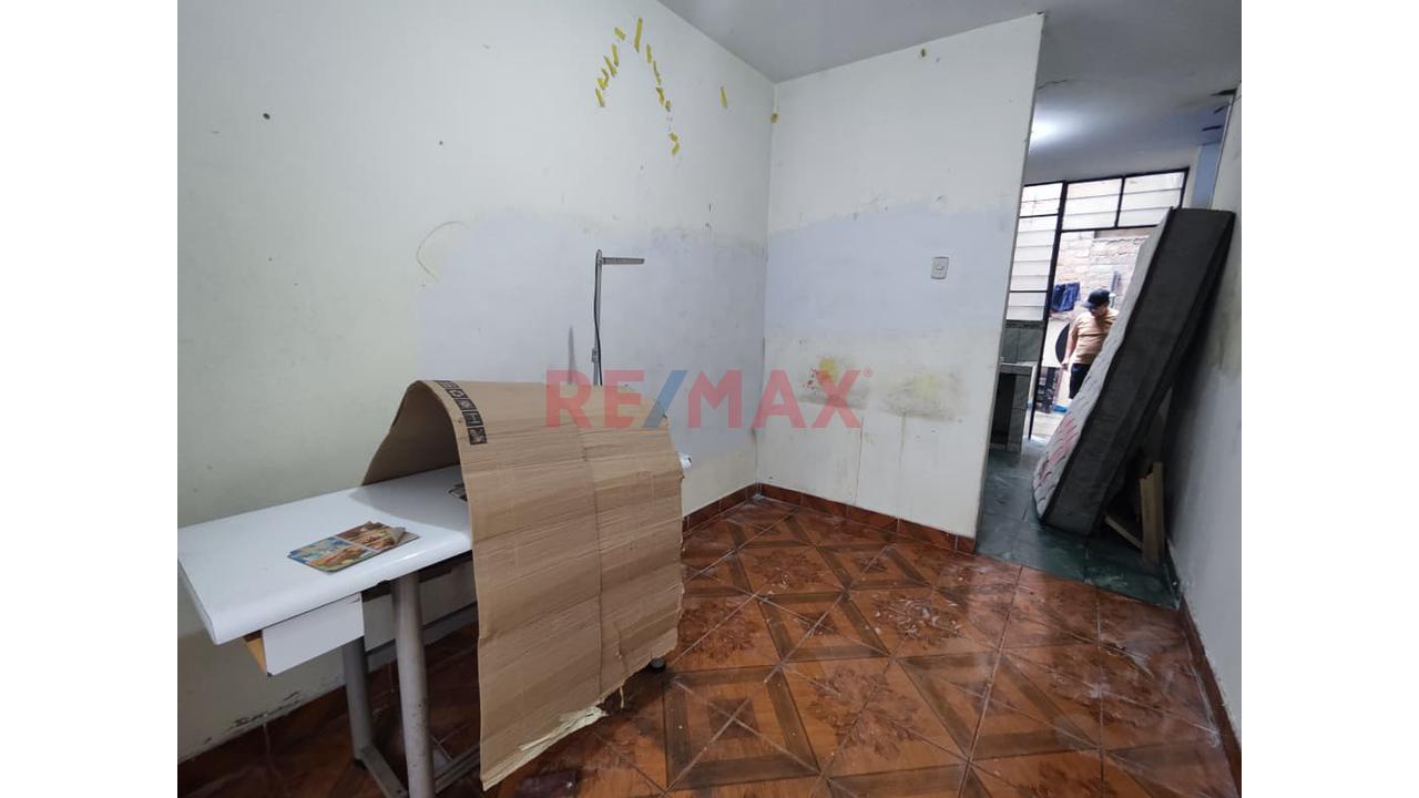 Venta De Casa Como Terreno En Ate - 6