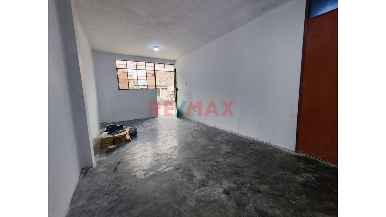 Venta De Casa Como Terreno En Ate - 4