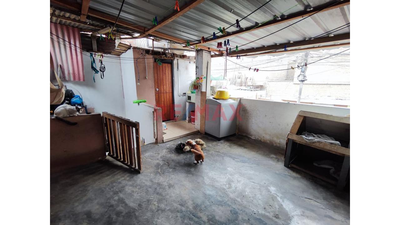 Venta De Casa Como Terreno En Ate - 13