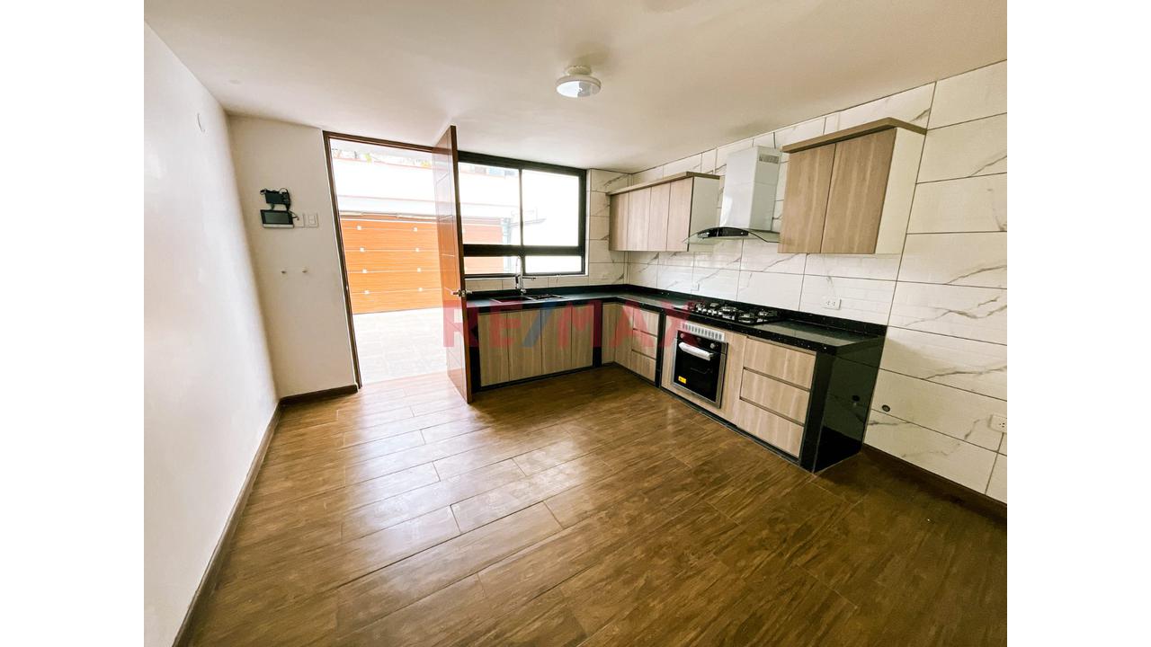 Alquilo Casa De 3 Pisos Recién Remodelada Y De Estreno | 340 M2 En San Isidro - 5