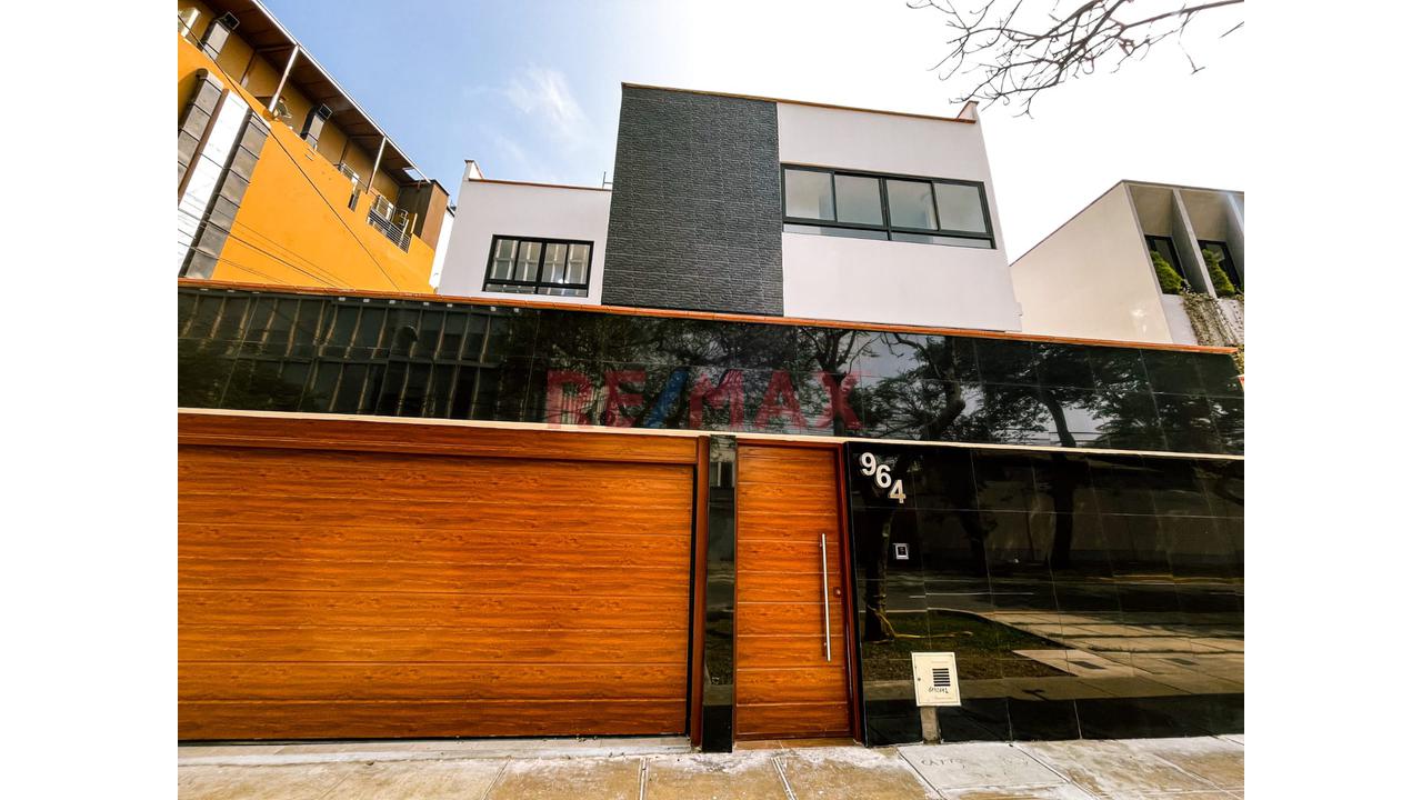 Alquilo Casa De 3 Pisos Recién Remodelada Y De Estreno | 340 M2 En San Isidro - 21