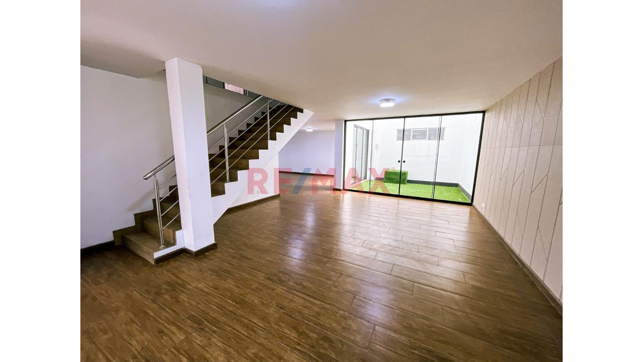 Alquilo Casa De 3 Pisos Recién Remodelada Y De Estreno | 340 M2 En San Isidro - 2