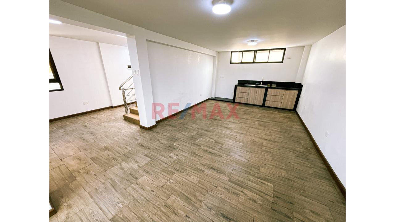 Alquilo Casa De 3 Pisos Recién Remodelada Y De Estreno | 340 M2 En San Isidro - 14