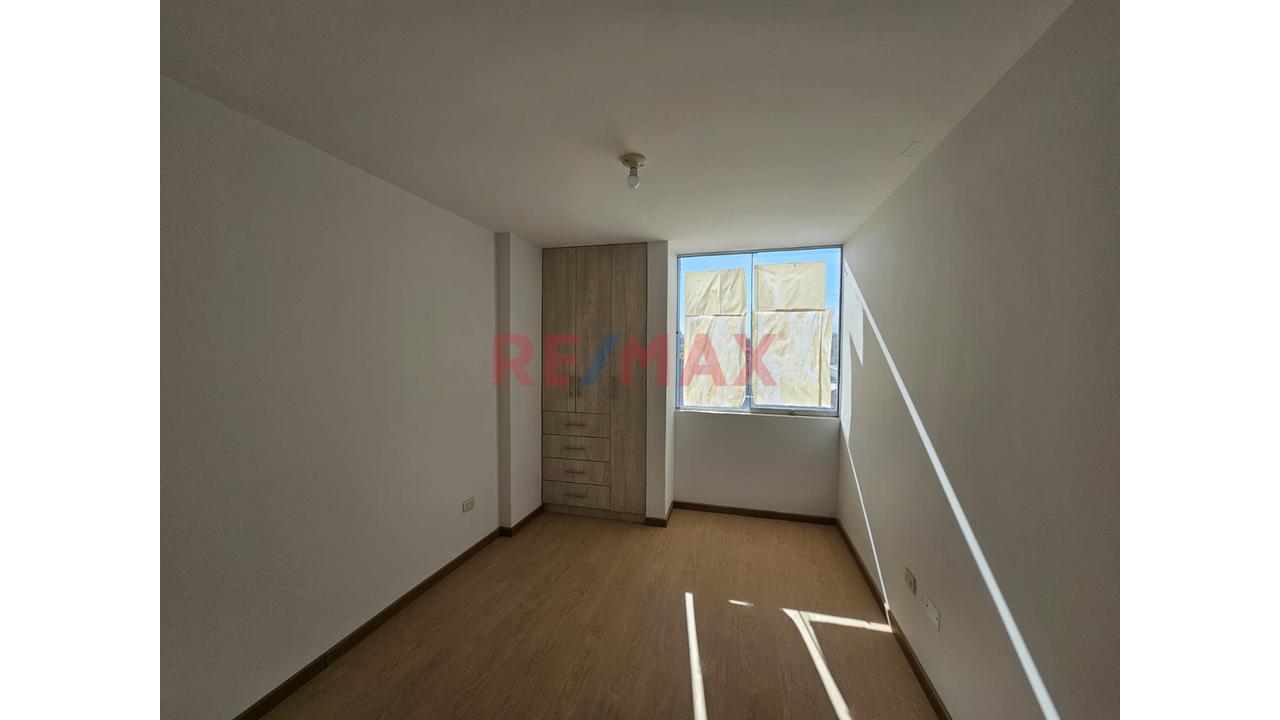 🏡 Amplio Departamento Con Cochera Para Dos Vehículos En Cerro Colorado — foto 4
