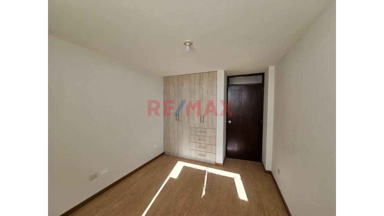 🏡 Amplio Departamento Con Cochera Para Dos Vehículos En Cerro Colorado — foto 12