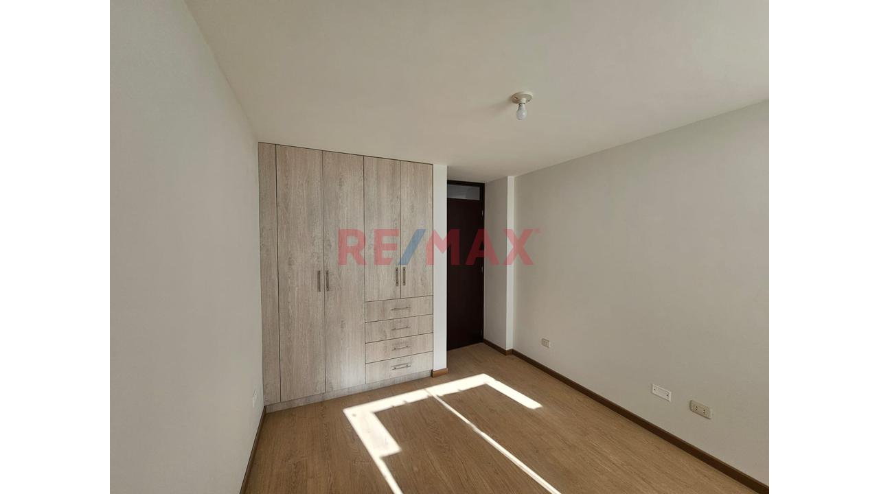 🏡 Amplio Departamento Con Cochera Para Dos Vehículos En Cerro Colorado — foto 10