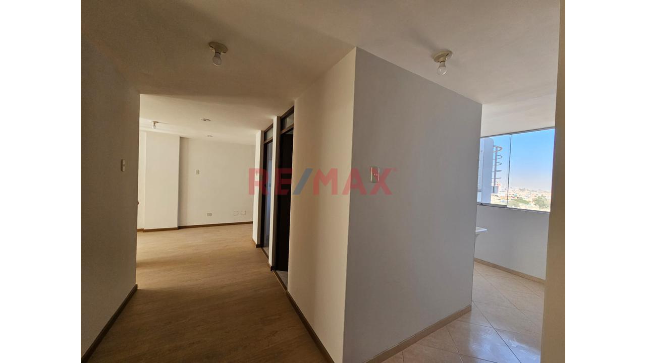 🏡 Amplio Departamento Con Cochera Para Dos Vehículos En Cerro Colorado — foto 11