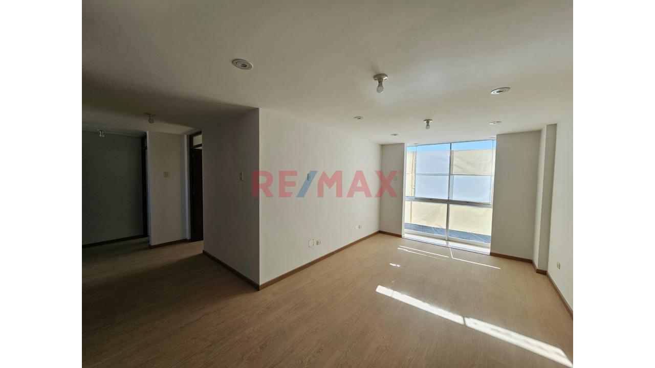 🏡 Amplio Departamento Con Cochera Para Dos Vehículos En Cerro Colorado