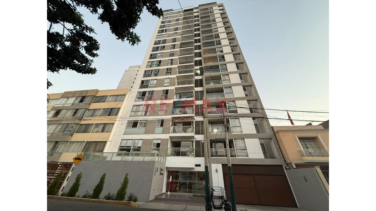 Alquiler Departamento En La Mejor Zona De Magdalena Con  Vista Panoramica Y Cochera