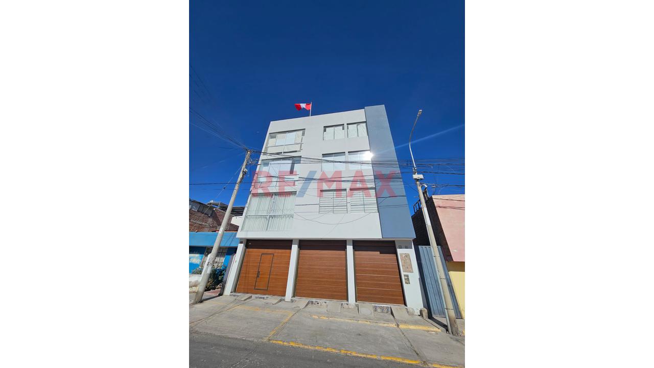 🏡 Amplio Departamento En Tercer Piso Con Acabados En Porcelanato – Cerro Colorado — foto 8