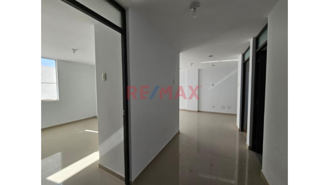 🏡 Amplio Departamento En Tercer Piso Con Acabados En Porcelanato – Cerro Colorado — foto 4