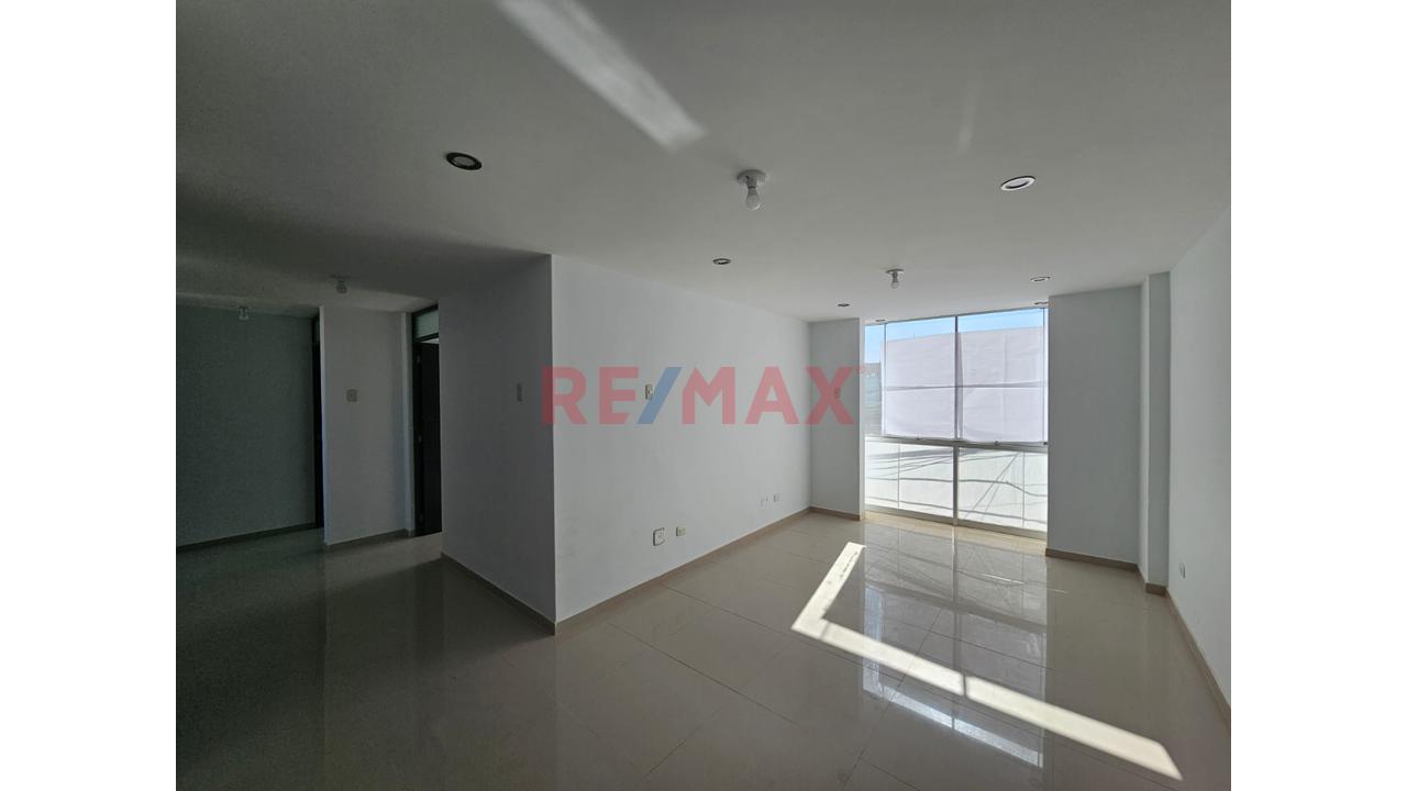 🏡 Amplio Departamento En Tercer Piso Con Acabados En Porcelanato – Cerro Colorado