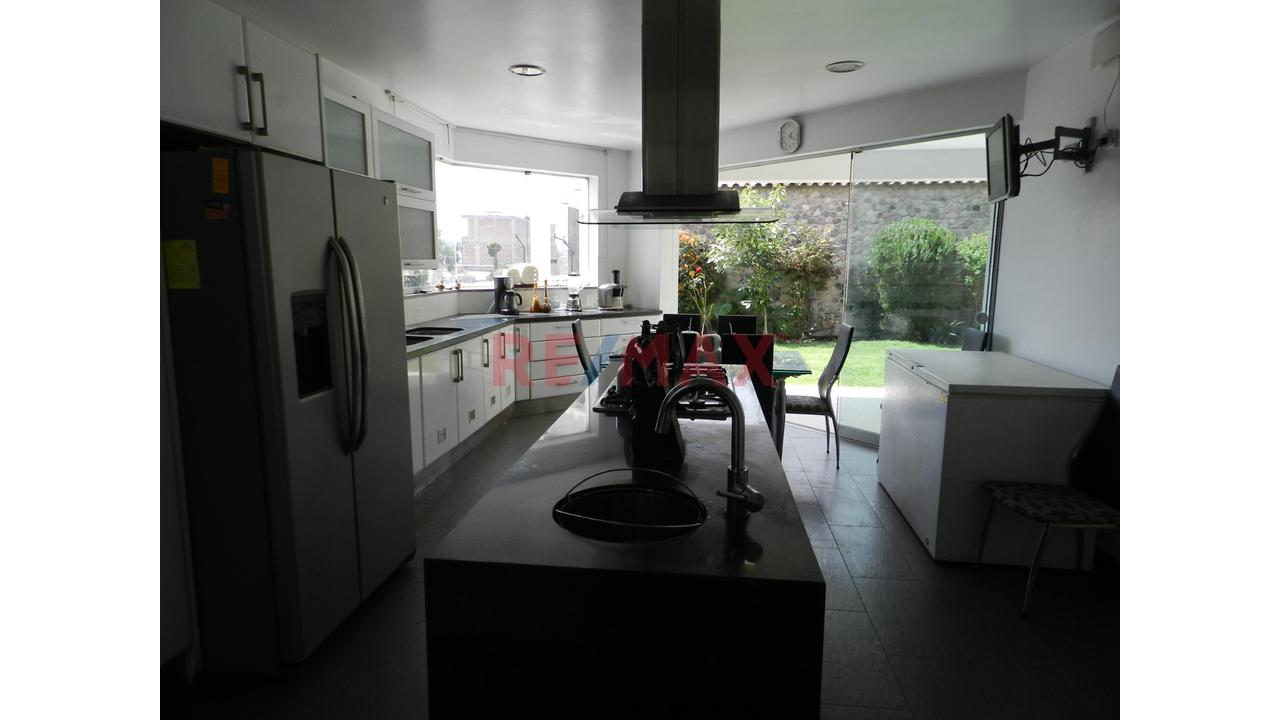 Allquilerl De Casa Con Piscina Y 2 Cocheras - 7