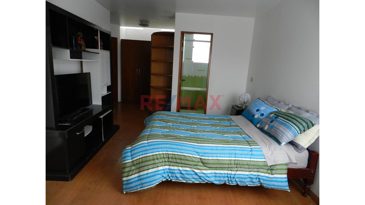 Allquilerl De Casa Con Piscina Y 2 Cocheras - 13