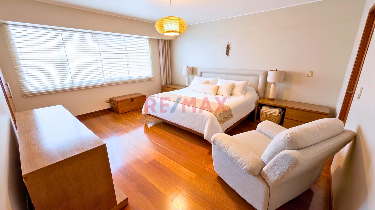 Hermoso Y Amplio Penthouse Duplex Frente A Parque En La Mejor Zona De Chacarilla, 3 Cocheras, Enorme Terraza Con Bbq Y Piscina Privada. — foto 13