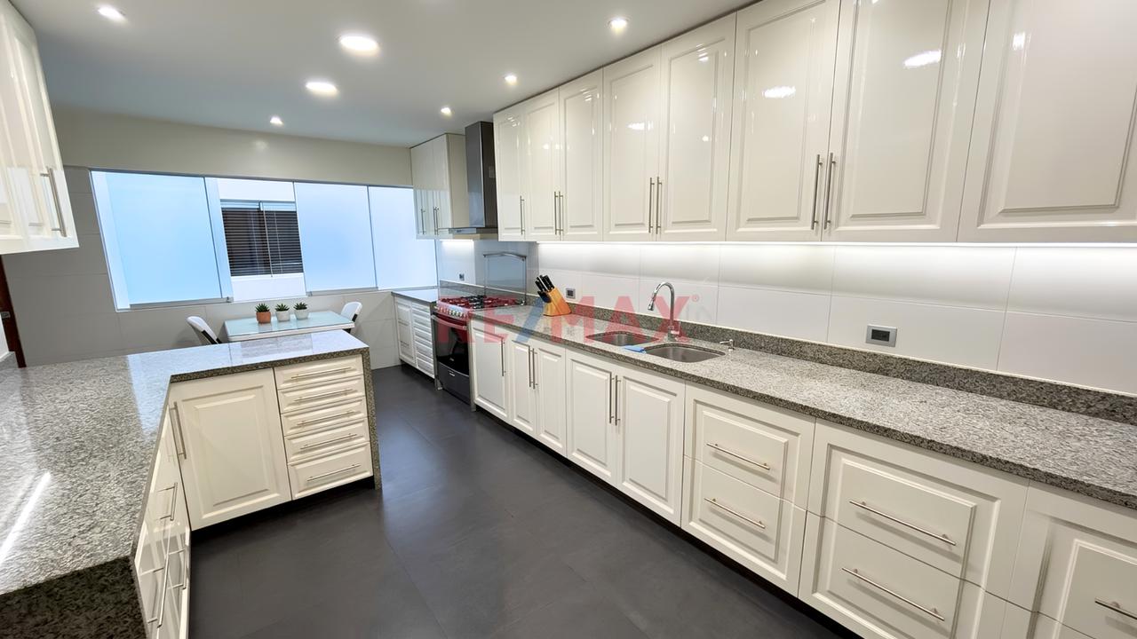 Hermoso Y Amplio Penthouse Duplex Frente A Parque En La Mejor Zona De Chacarilla, 3 Cocheras, Enorme Terraza Con Bbq Y Piscina Privada. — foto 15