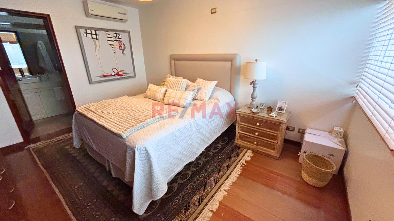 Hermoso Y Amplio Penthouse Duplex Frente A Parque En La Mejor Zona De Chacarilla, 3 Cocheras, Enorme Terraza Con Bbq Y Piscina Privada. — foto 14