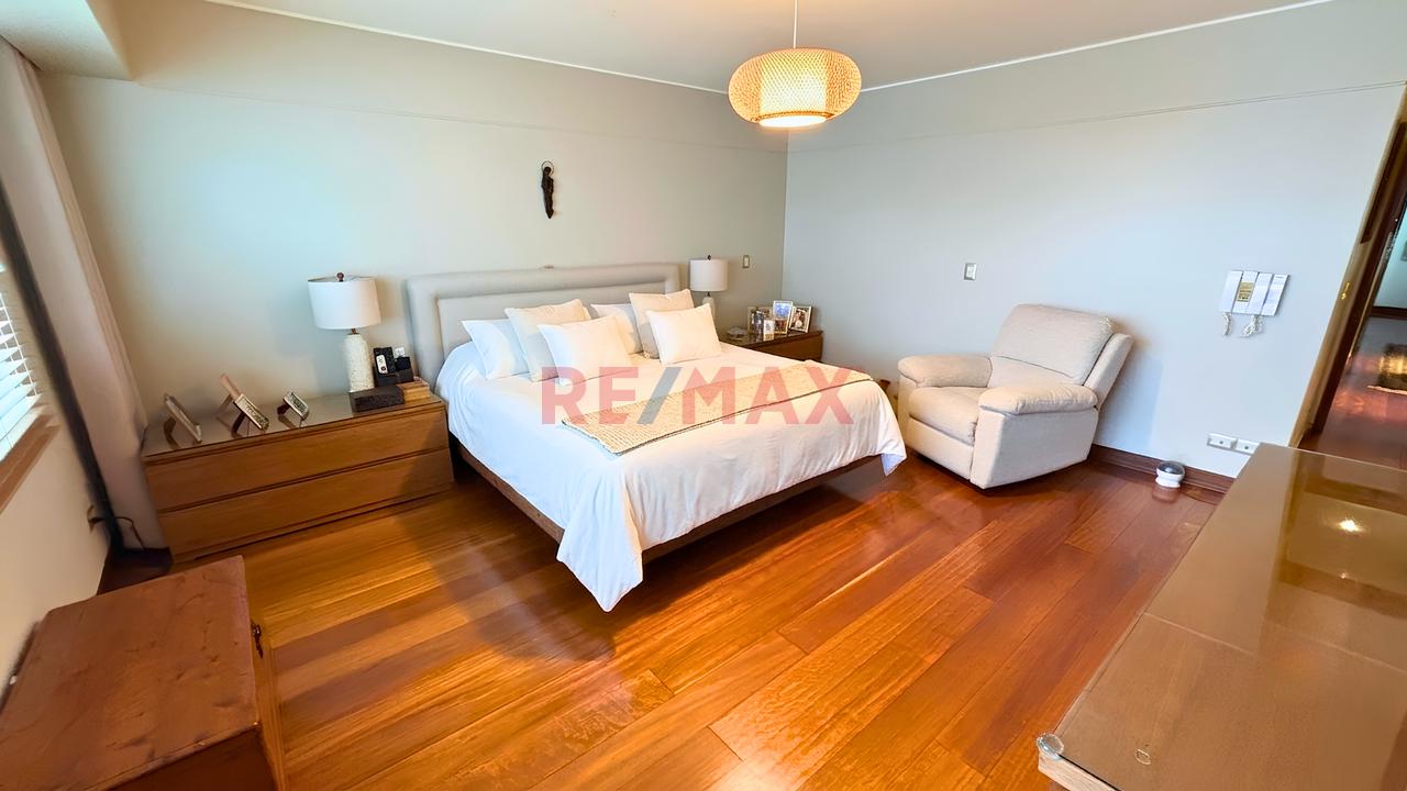 Hermoso Y Amplio Penthouse Duplex Frente A Parque En La Mejor Zona De Chacarilla, 3 Cocheras, Enorme Terraza Con Bbq Y Piscina Privada. — foto 3