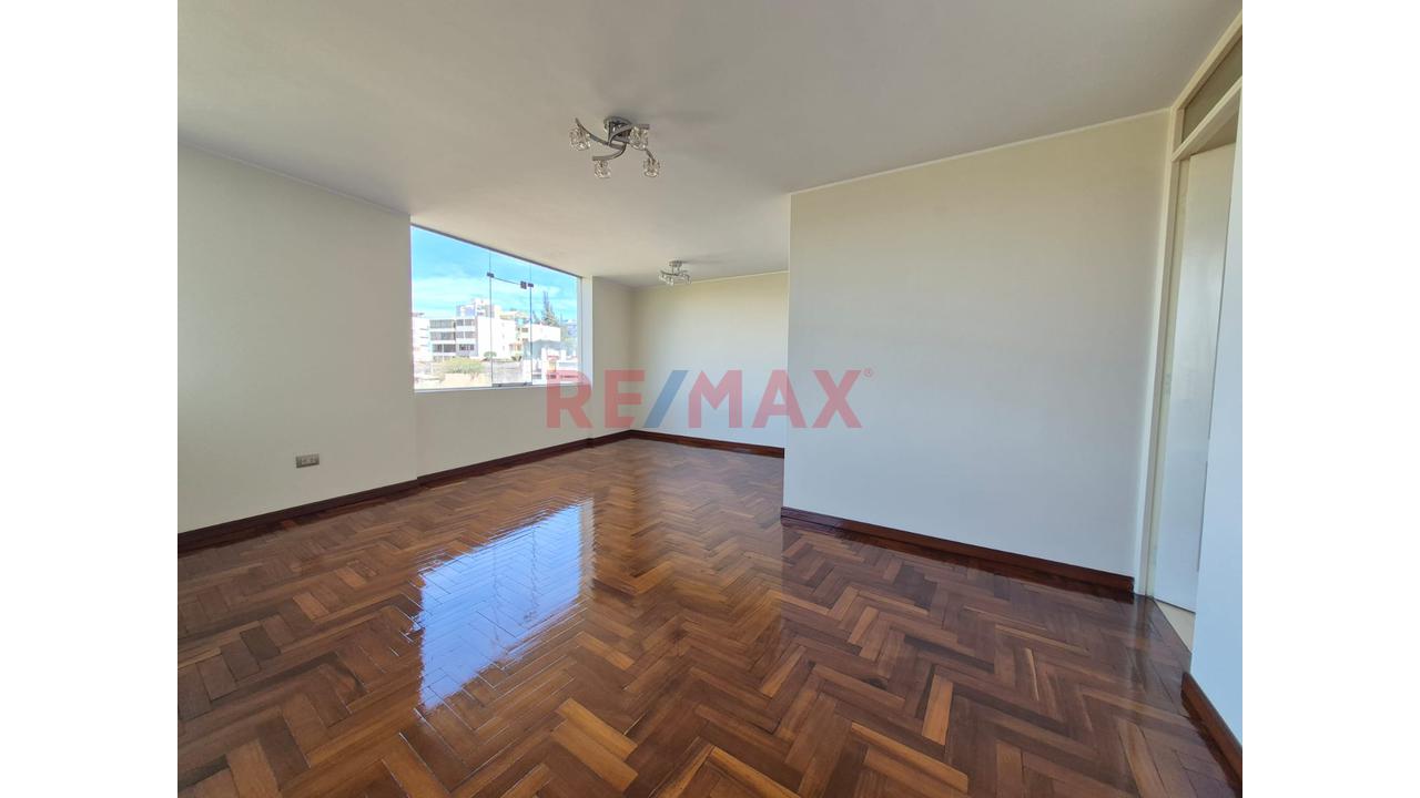 Departamento En Alquiler En Cayma Con Vista A La Campiña — foto 3