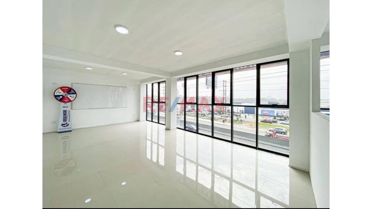 Alquilo Amplio Local Comercial En 4To Piso En Los Olivos!   🏫🏥 - 15