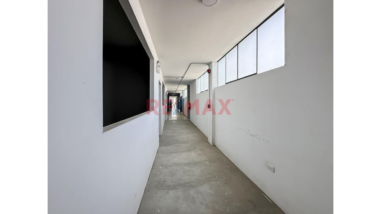 Alquilo Amplio Local Comercial En 4To Piso En Los Olivos!   🏫🏥 - 4