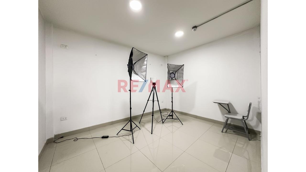 Alquilo Amplio Local Comercial En 4To Piso En Los Olivos!   🏫🏥 - 6