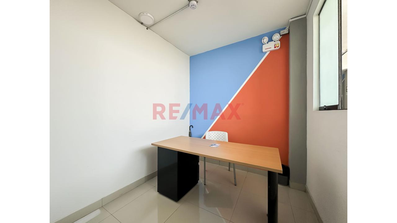 Alquilo Amplio Local Comercial En 4To Piso En Los Olivos!   🏫🏥 - 7