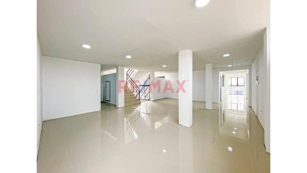 Alquilo Amplio Local Comercial En 4To Piso En Los Olivos!   🏫🏥 - 11