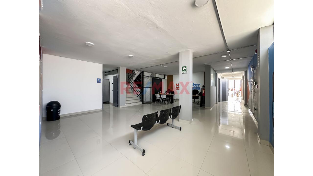 Alquilo Amplio Local Comercial En 4To Piso En Los Olivos!   🏫🏥 - 13