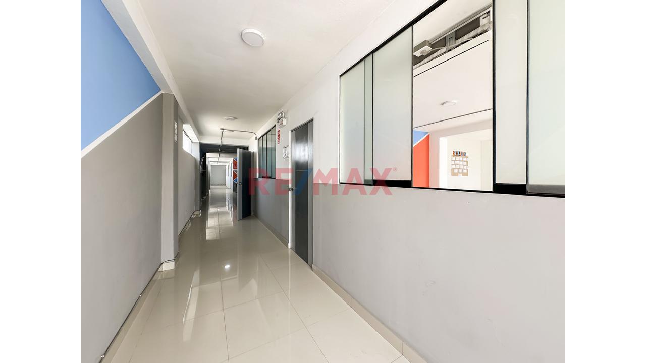 Alquilo Amplio Local Comercial En 4To Piso En Los Olivos!   🏫🏥 - 10