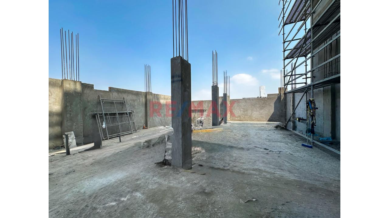 Alquilo Amplio Local Comercial En 4To Piso En Los Olivos!   🏫🏥 - 17